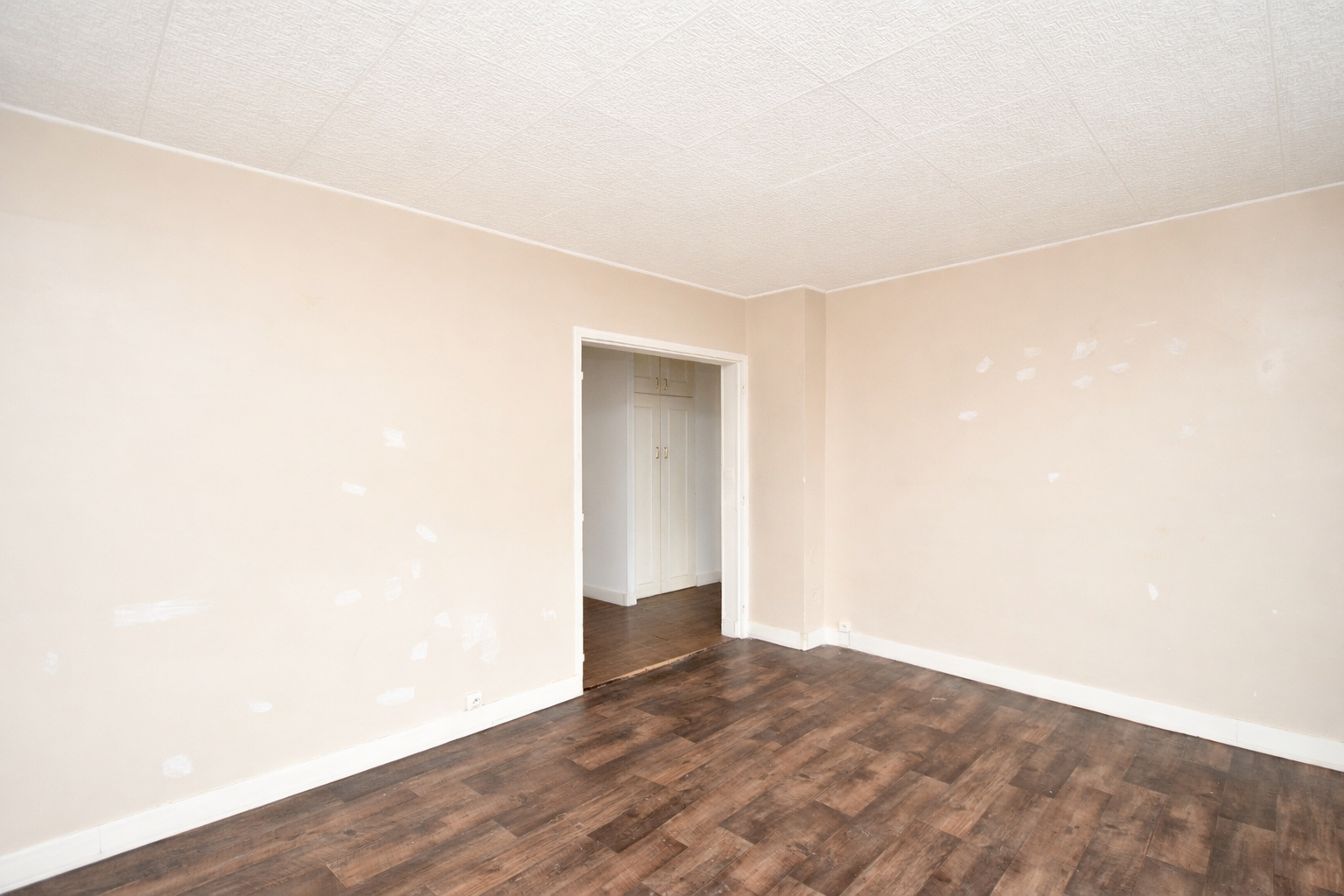 Montesson – hyper centre – Résidence fermée – Appartement  2 pièces de 45 m2 – Balcon et  cave