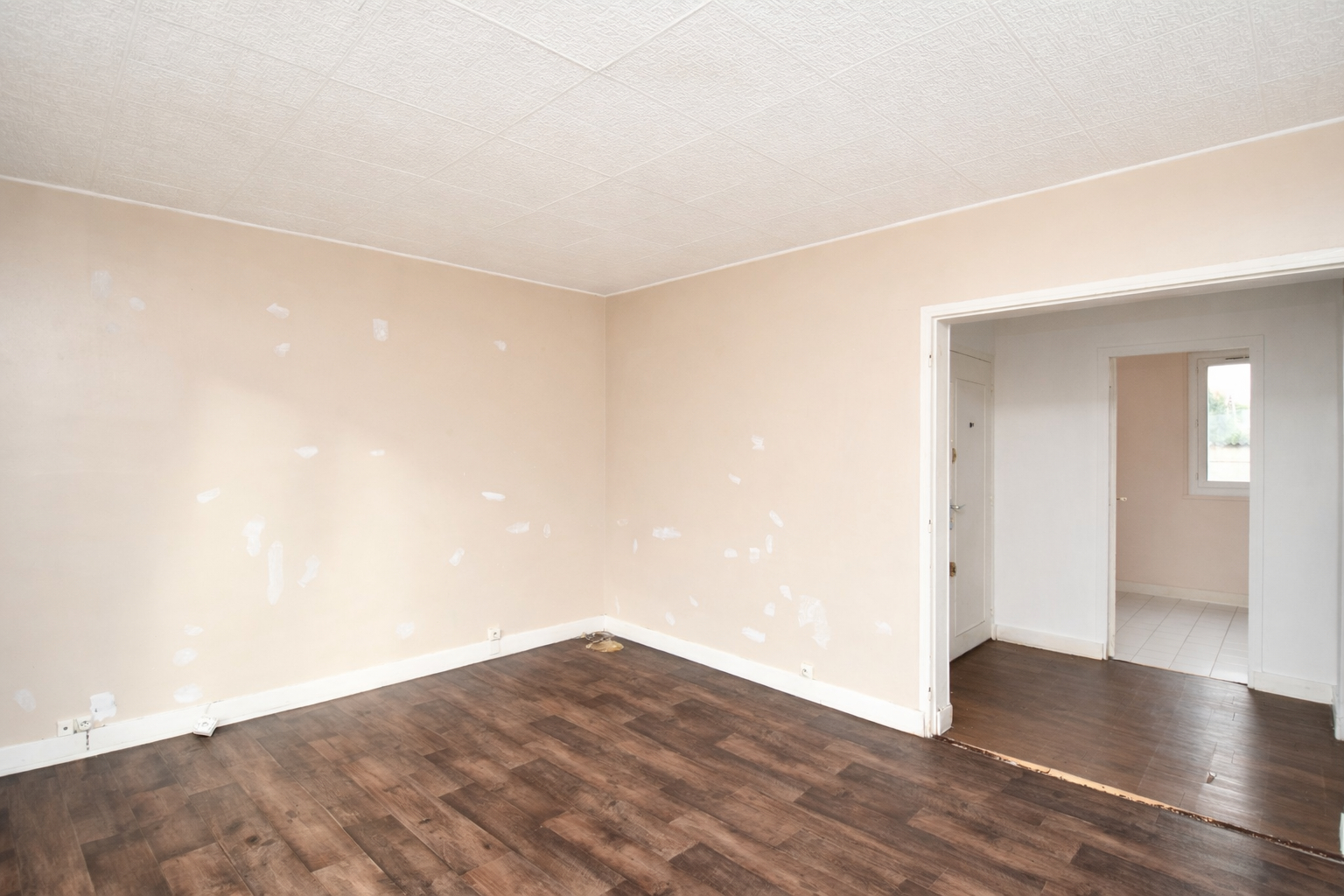 Montesson – hyper centre – Résidence fermée – Appartement  2 pièces de 45 m2 – Balcon et  cave