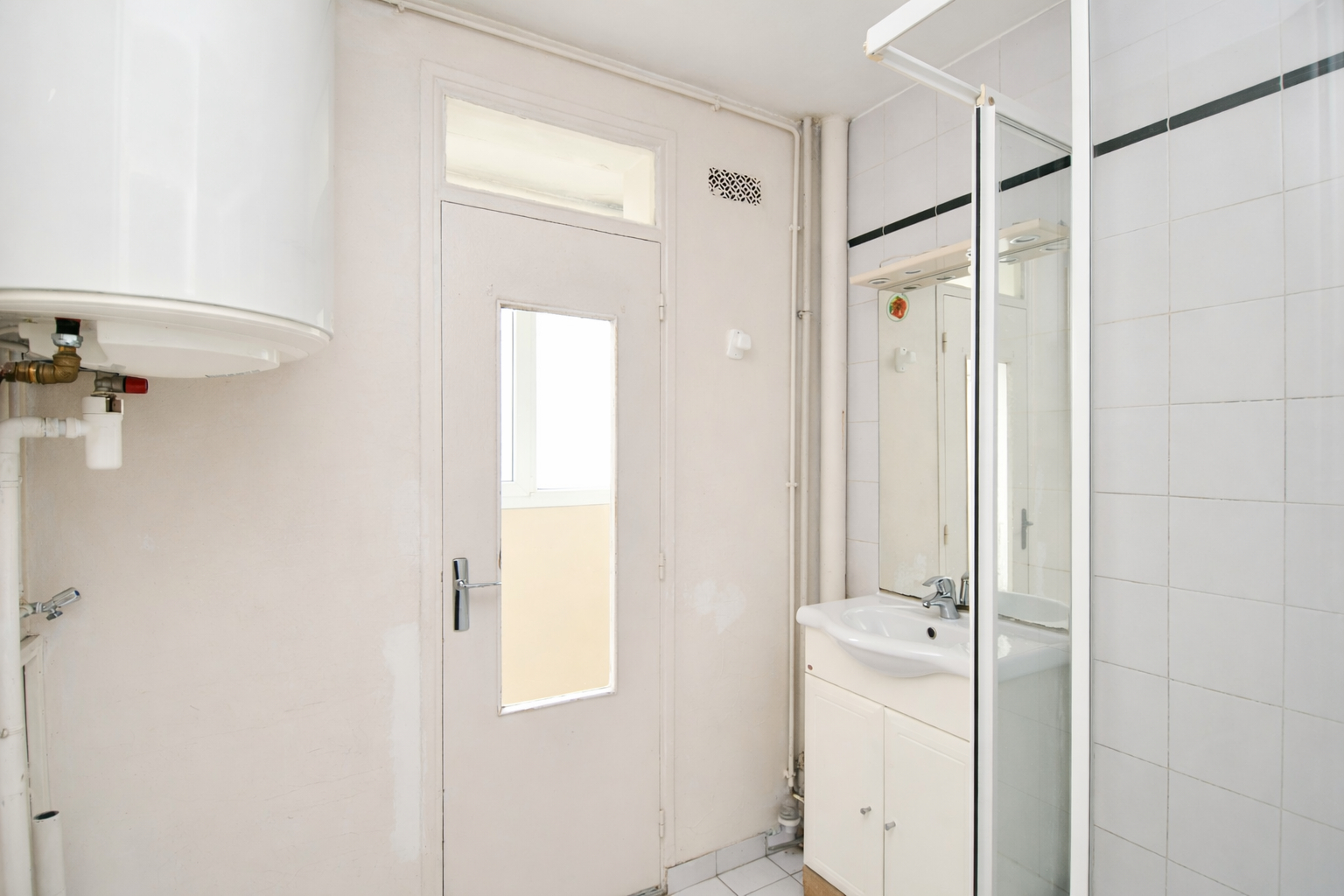 Montesson – hyper centre – Résidence fermée – Appartement  2 pièces de 45 m2 – Balcon et  cave