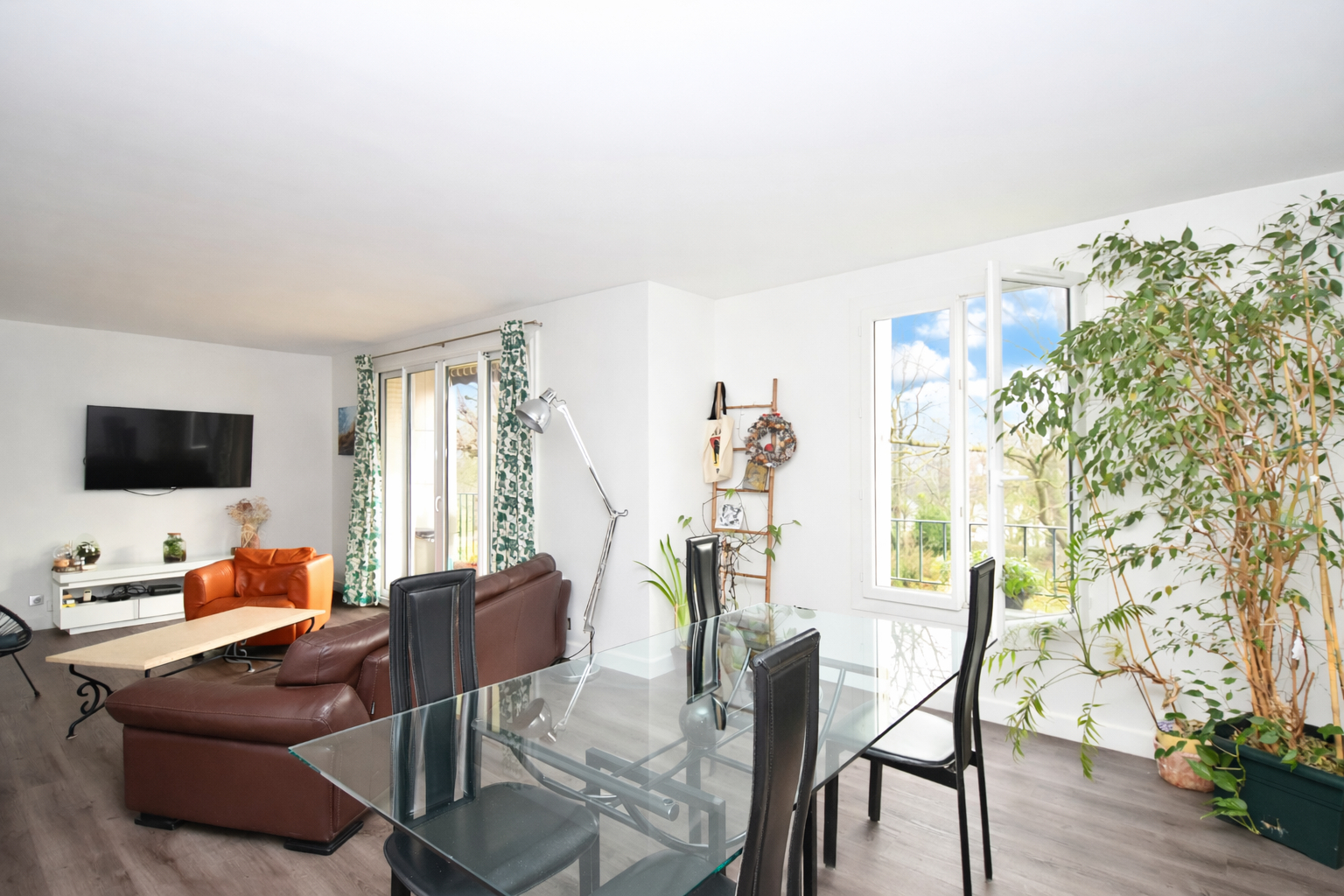 CHATOU – APPARTEMENT 4 PIECES 87 M² – 3 CHAMBRES – TRES LUMINEUX – BALCON SUD-EST – AU CALME