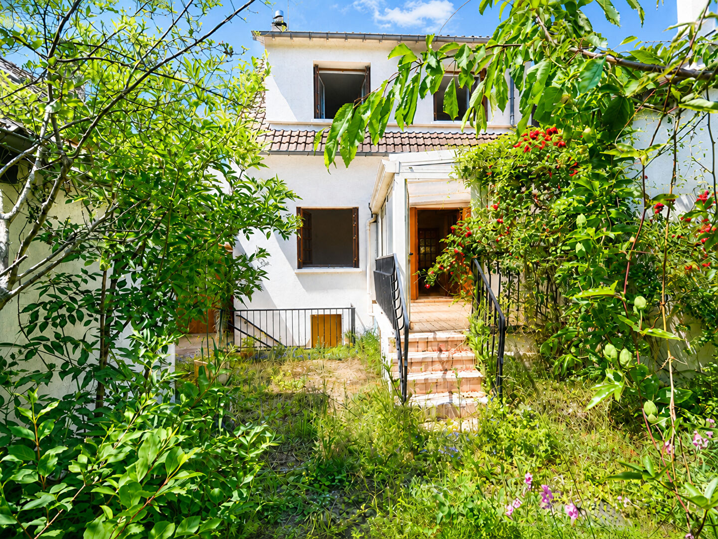 CHATOU – PROCHE COMMERCES ET ECOLES – MAISON 102 M² – 3 CHAMBRES – SOUS-SOL TOTAL – TERRAIN 395 m²  –