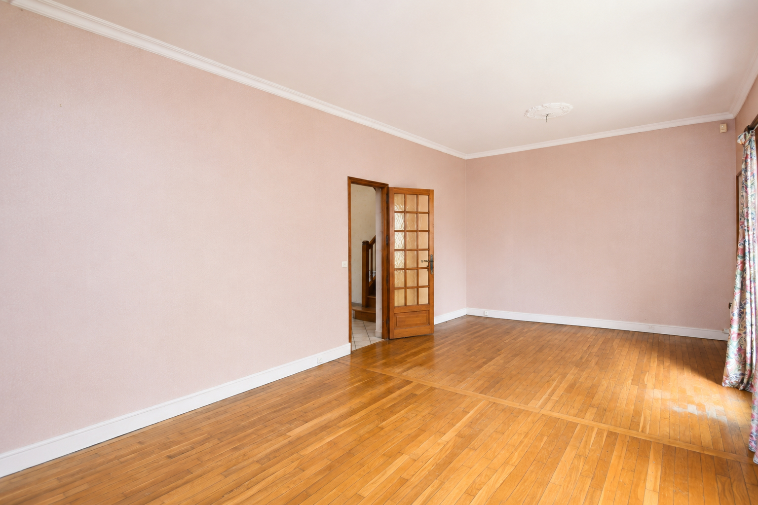 CHATOU – PROCHE COMMERCES ET ECOLES – MAISON 102 M² – 3 CHAMBRES – SOUS-SOL TOTAL – TERRAIN 395 m²  –