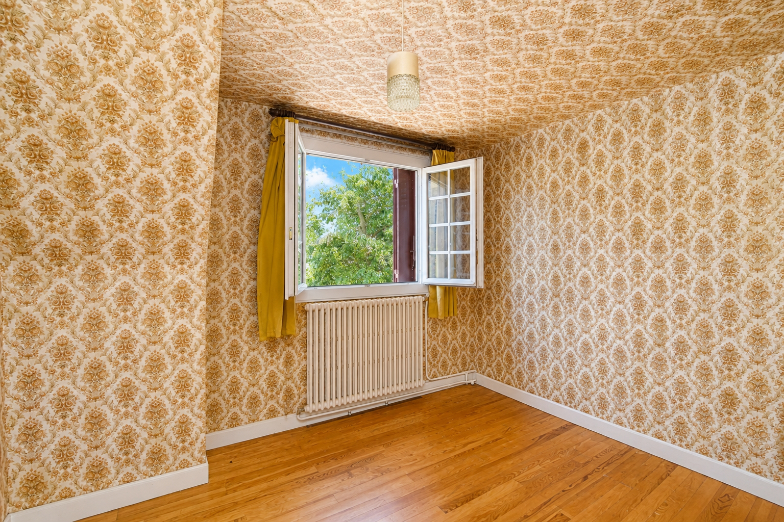 CHATOU – PROCHE COMMERCES ET ECOLES – MAISON 102 M² – 3 CHAMBRES – SOUS-SOL TOTAL – TERRAIN 395 m²  –