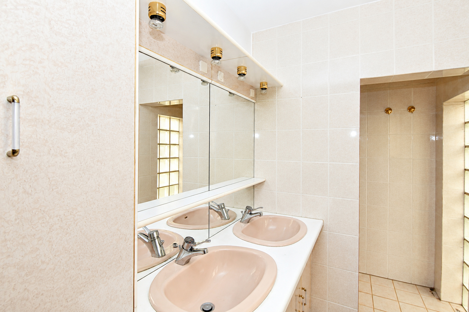 CHATOU – PROCHE COMMERCES ET ECOLES – MAISON 102 M² – 3 CHAMBRES – SOUS-SOL TOTAL – TERRAIN 395 m²  –