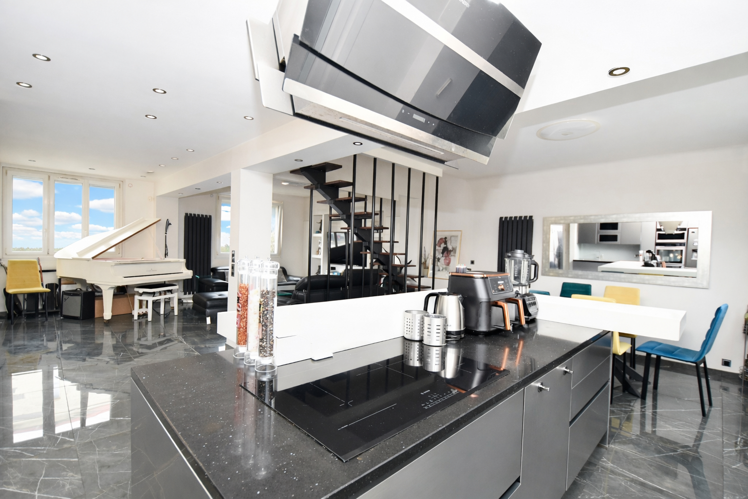 CHATOU – MAISON DE 154 M² RENOVEE  LUMINEUSE – AU CALME – PROCHE ECOLES ET COMMERCES