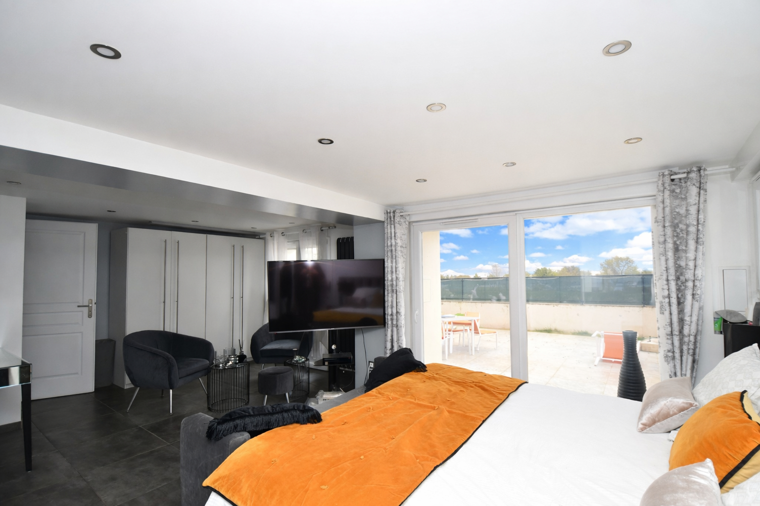 CHATOU – MAISON DE 154 M² RENOVEE  LUMINEUSE – AU CALME – PROCHE ECOLES ET COMMERCES