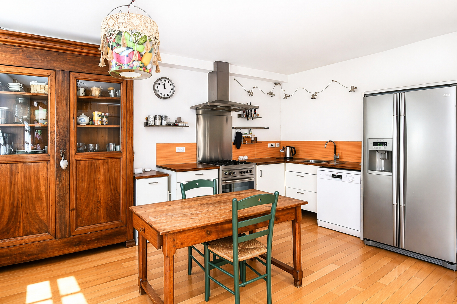 BOUGIVAL – CENTRE-VILLE  – Charmante propriété de 2 maisons, idéale pour deux familles ou avec une activité professionnelle