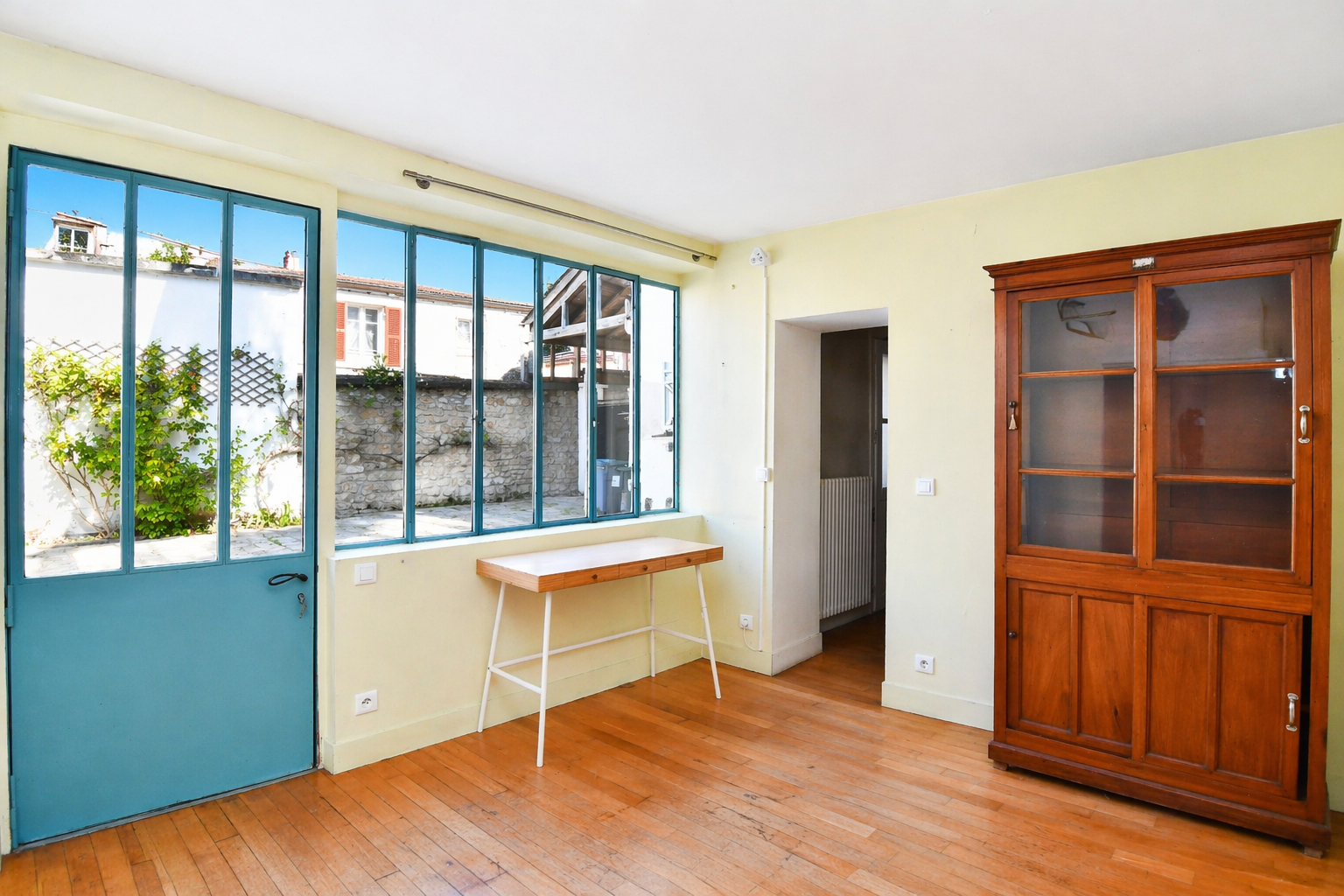 BOUGIVAL – CENTRE-VILLE  – Charmante propriété de 2 maisons, idéale pour deux familles ou avec une activité professionnelle