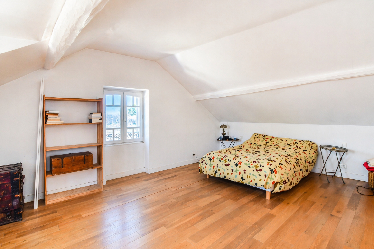 BOUGIVAL – CENTRE-VILLE  – Charmante propriété de 2 maisons, idéale pour deux familles ou avec une activité professionnelle