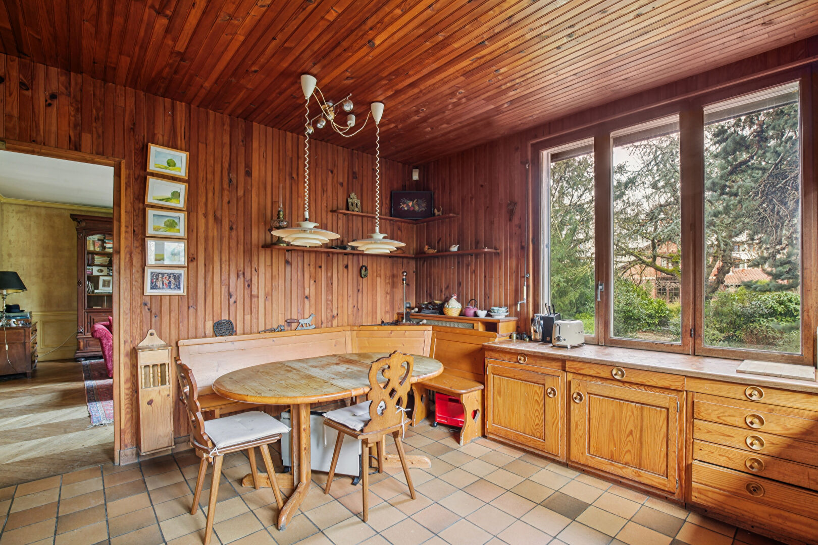 LE VESINET – PROPRIETE DE 232 M² – SALON 66 M²  – 4 CHAMBRES – TERRAIN 1474 M²  – DEPENDANCE AMENAGEE 60 M² –  10 MN RER