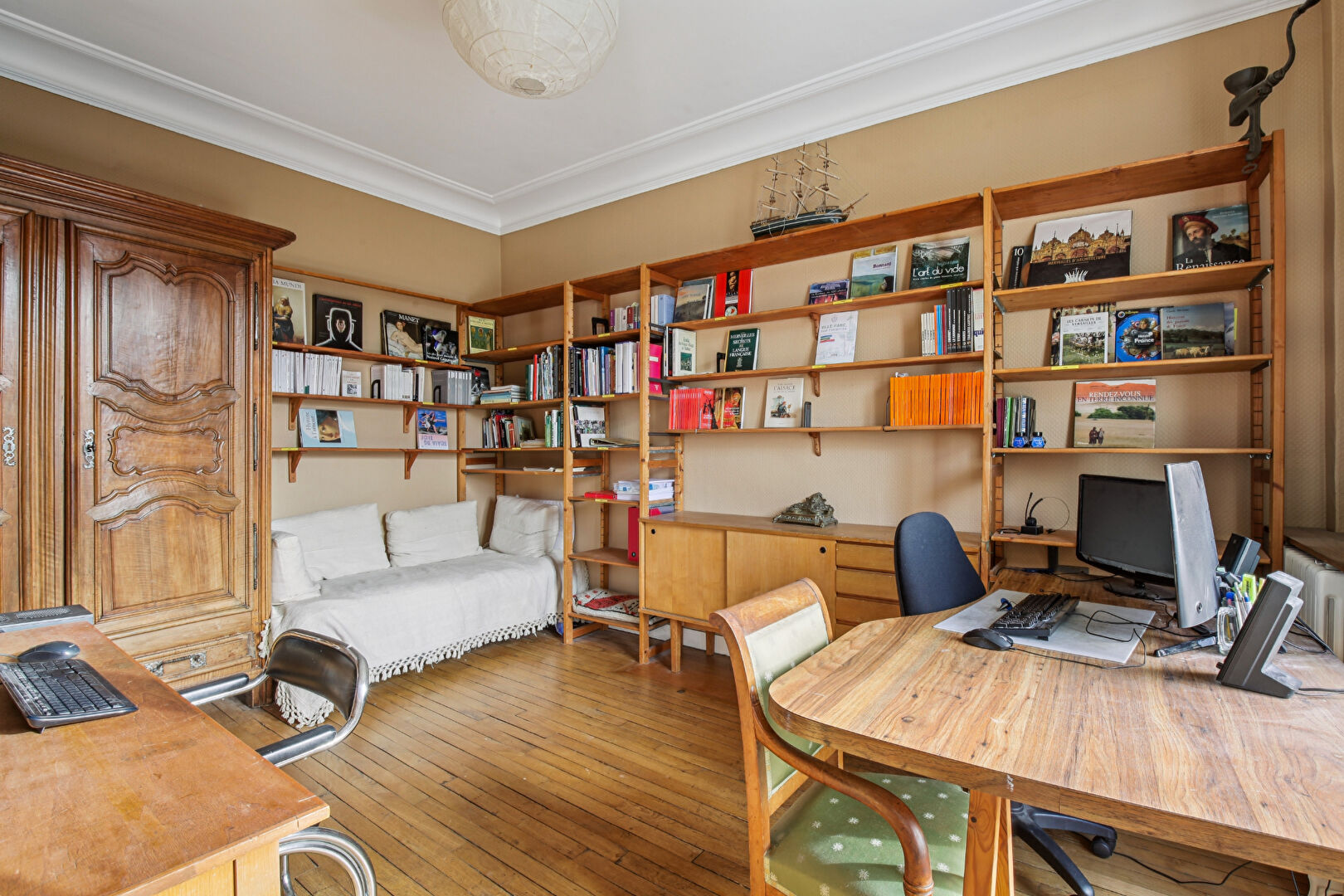 LE VESINET – PROPRIETE DE 232 M² – SALON 66 M²  – 4 CHAMBRES – TERRAIN 1474 M²  – DEPENDANCE AMENAGEE 60 M² –  10 MN RER