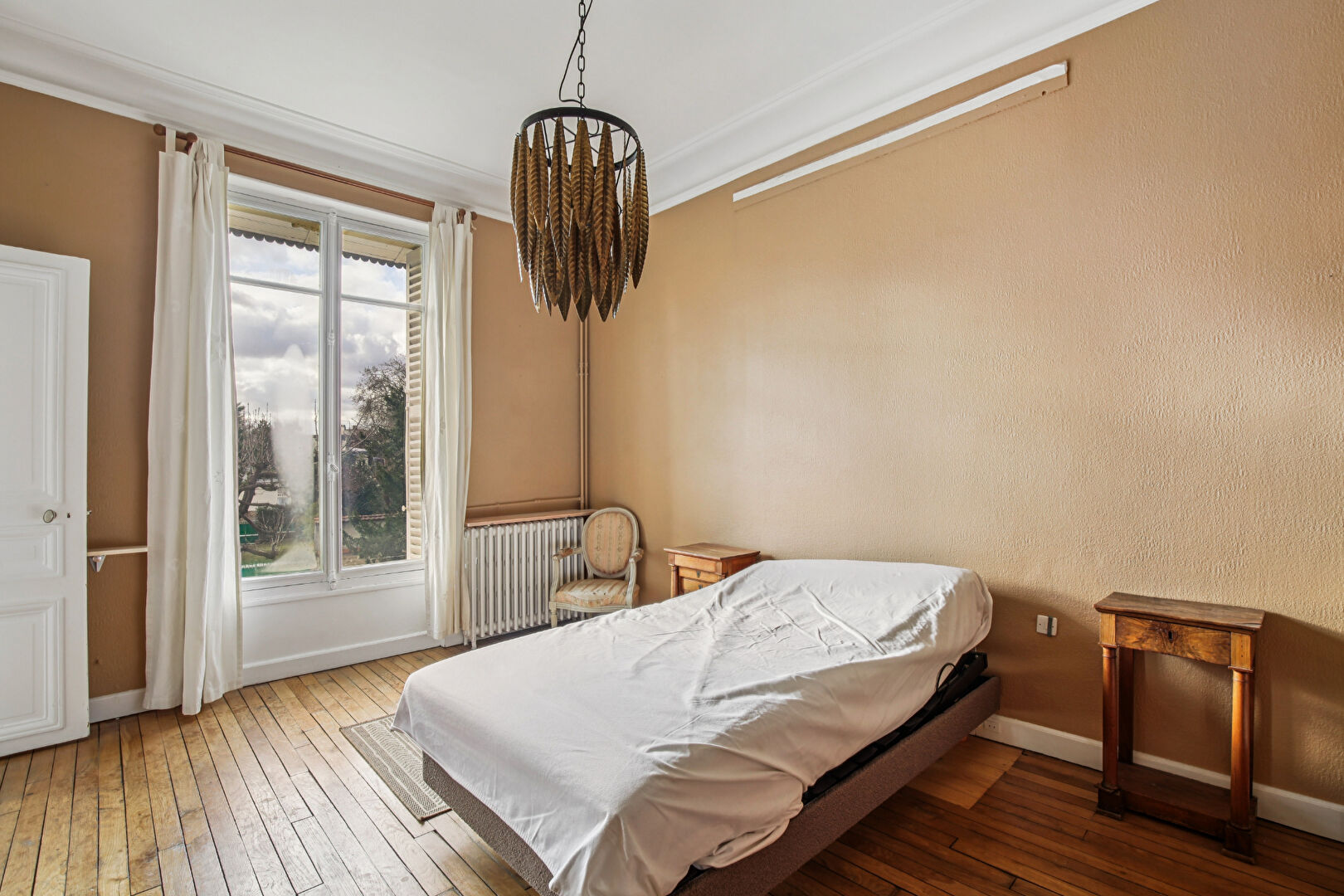 LE VESINET – PROPRIETE DE 232 M² – SALON 66 M²  – 4 CHAMBRES – TERRAIN 1474 M²  – DEPENDANCE AMENAGEE 60 M² –  10 MN RER