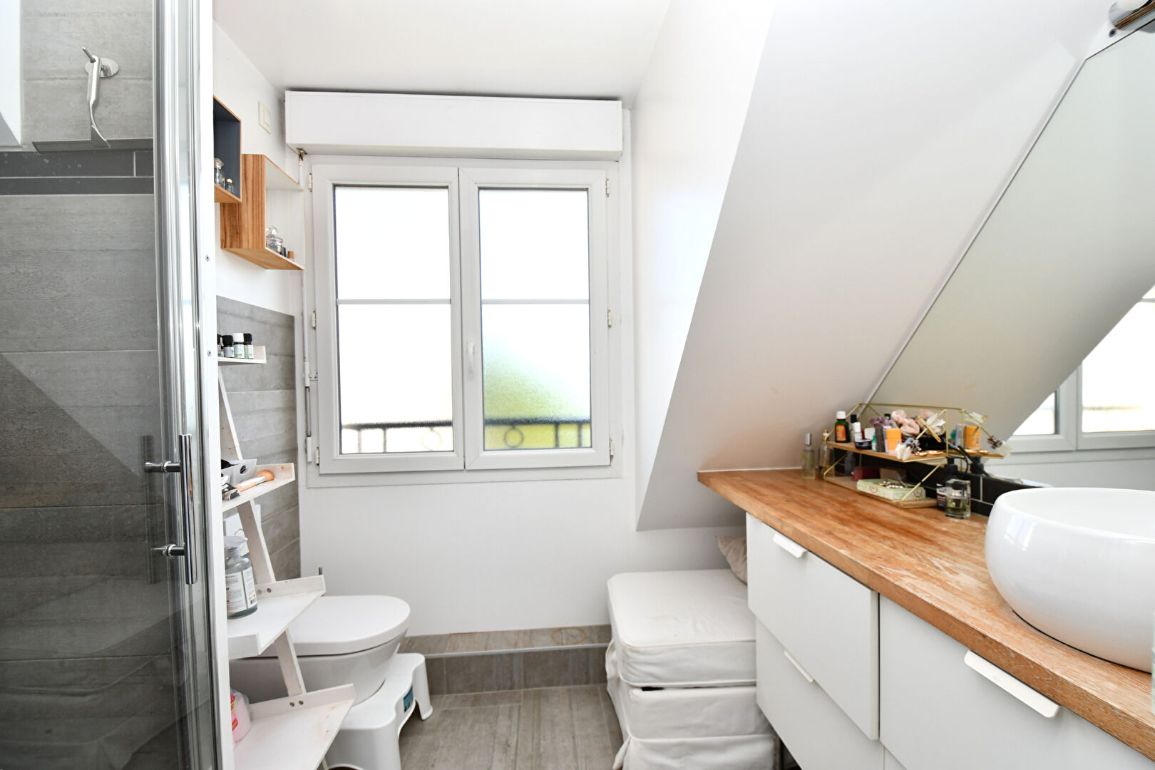 MAISON située à CHATOU sur 3 niveaux avec jardin