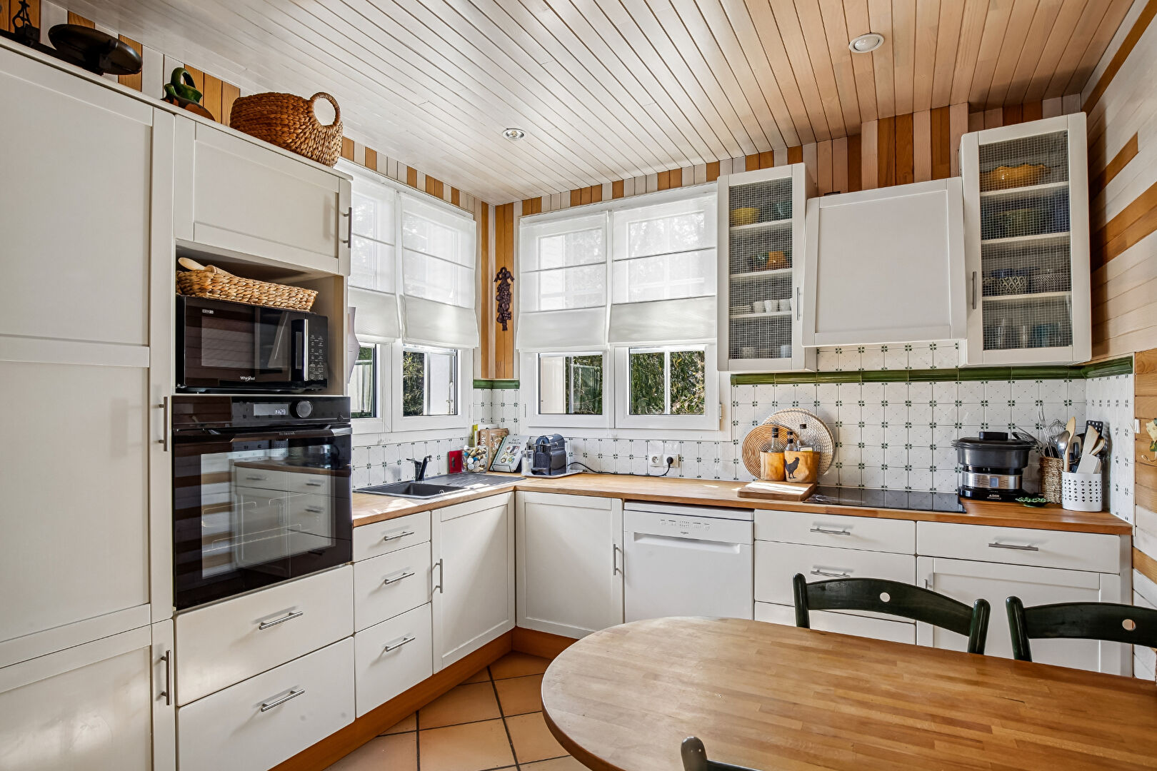 CHATOU BAS 15 MN RER –  MAISON FAMILIALE DE 212 m2  – 5  CHAMBRES – TERRAIN  809 M²