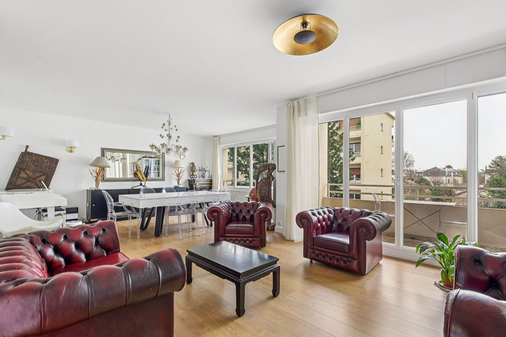 BAS DE CHATOU à 3 mn du RER appartement 5 pièces de 123.55 m² avec 3 chambres, balcon, ascenseur