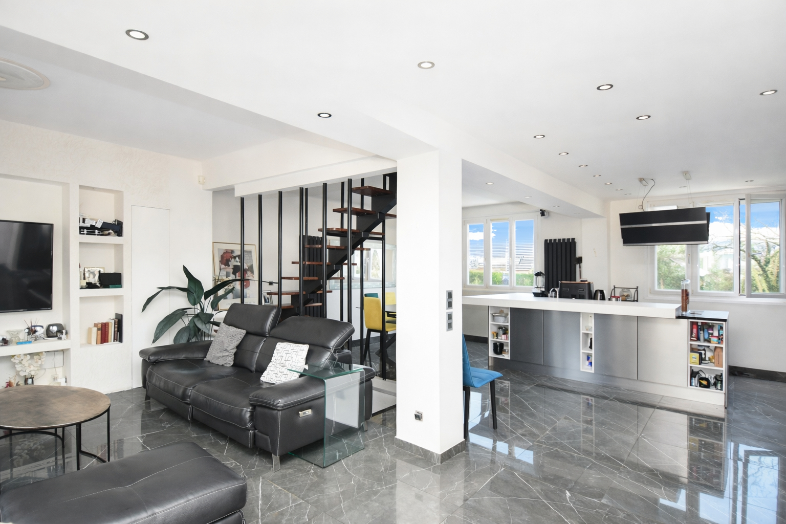 CHATOU – MAISON DE 154 M² RENOVEE  LUMINEUSE – AU CALME – PROCHE ECOLES ET COMMERCES