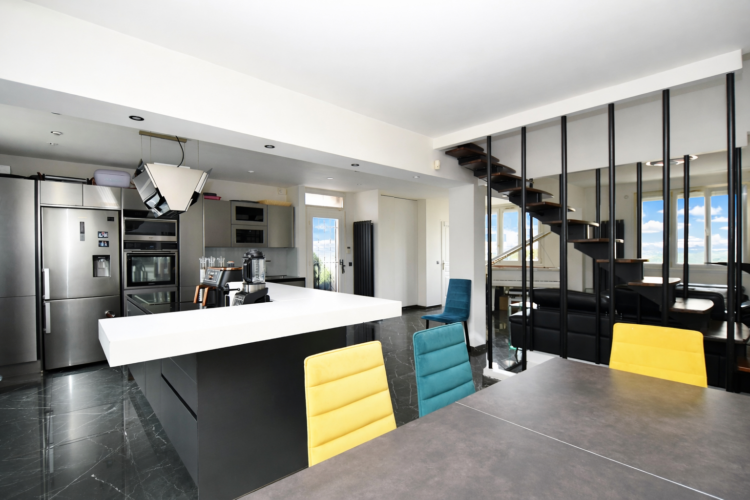 CHATOU – MAISON DE 154 M² RENOVEE  LUMINEUSE – AU CALME – PROCHE ECOLES ET COMMERCES