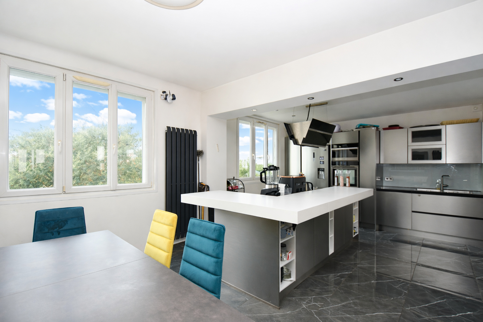 CHATOU – MAISON DE 154 M² RENOVEE  LUMINEUSE – AU CALME – PROCHE ECOLES ET COMMERCES