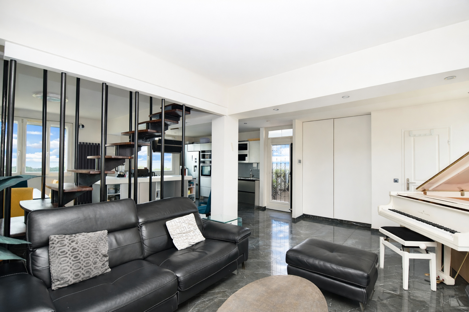 CHATOU – MAISON DE 154 M² RENOVEE  LUMINEUSE – AU CALME – PROCHE ECOLES ET COMMERCES