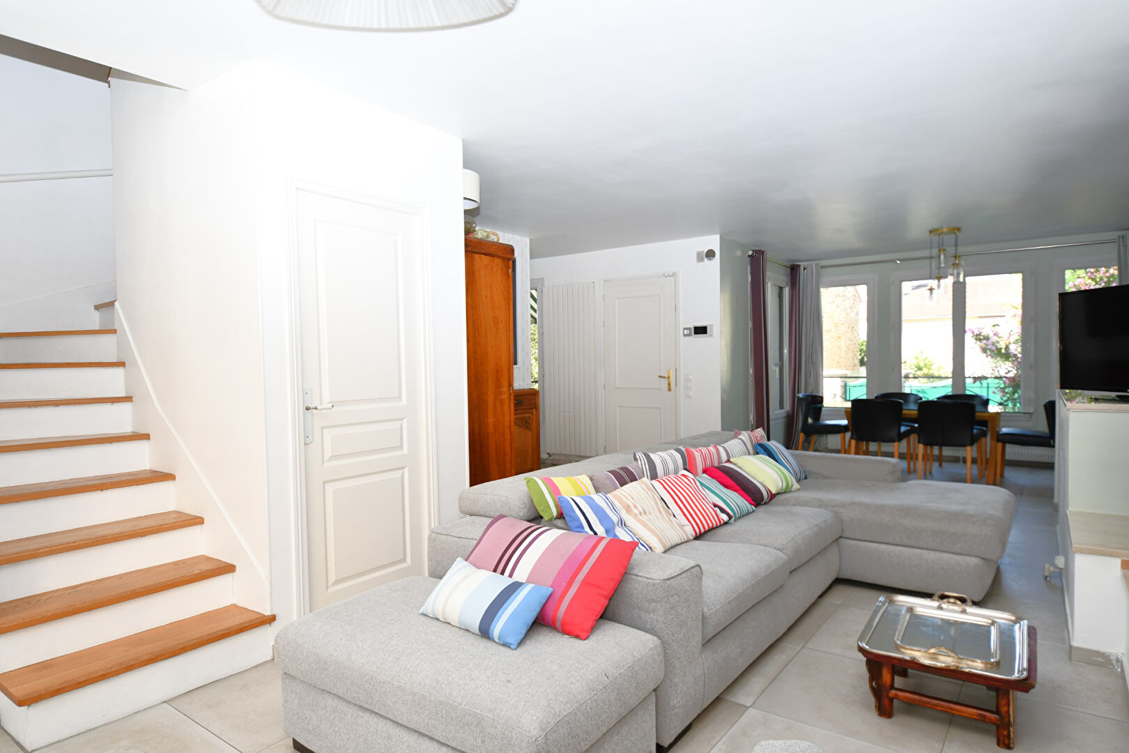 CHATOU – MAISON DE 148 M² – TERRAIN 558 M²  – PROCHE COMMERCES ET ECOLES