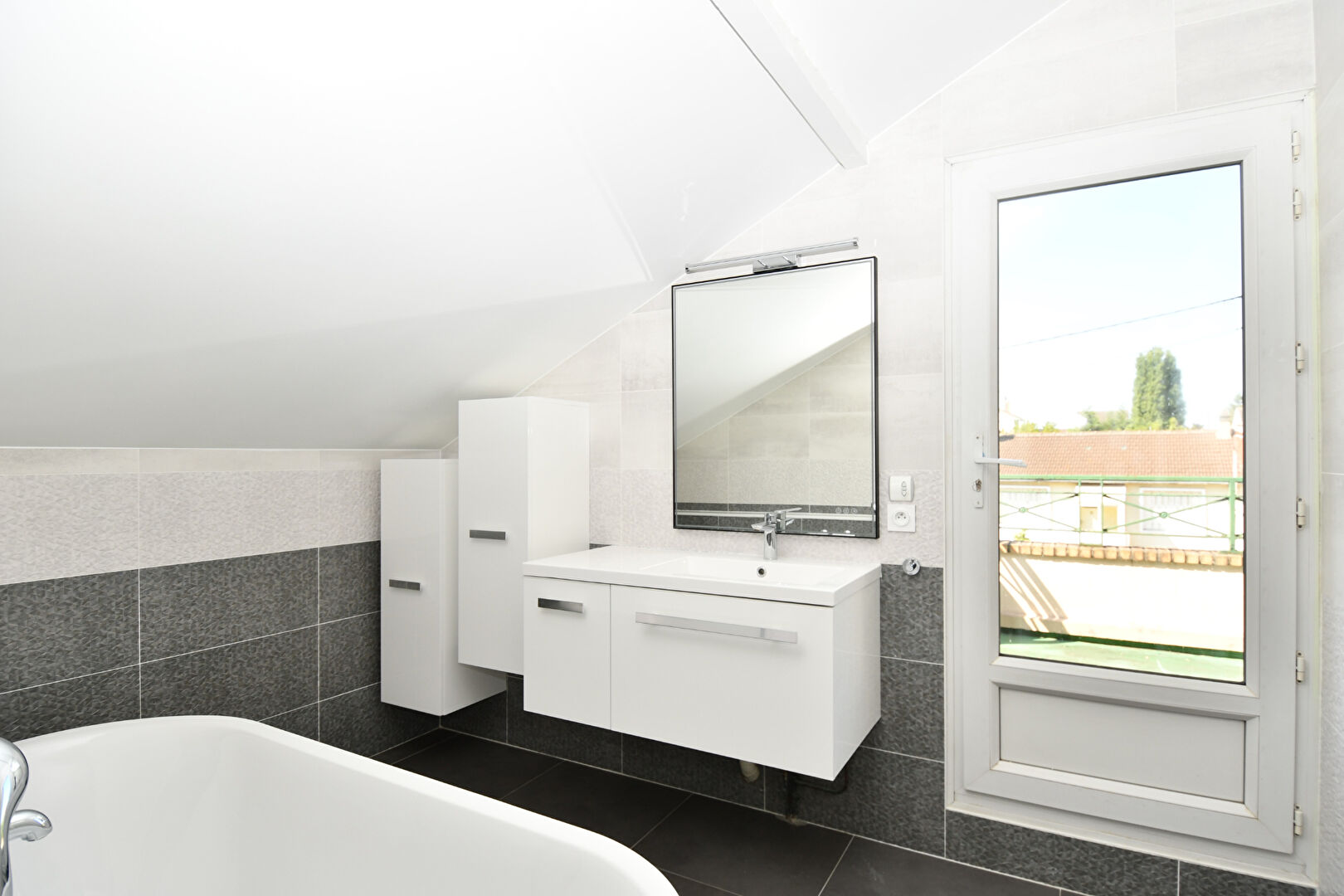 CHATOU – MAISON DE 148 M² – TERRAIN 558 M²  – PROCHE COMMERCES ET ECOLES