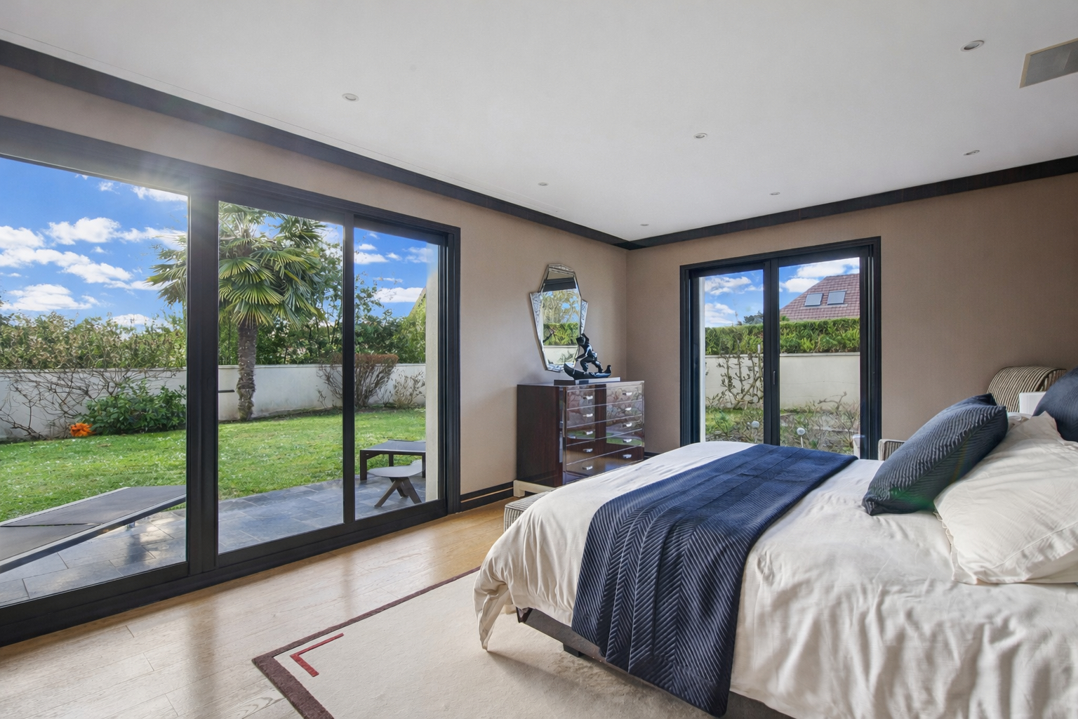 CROISSY-SUR-SEINE – MAISON CONTEMPORAINE DE 236 M² – TERRAIN  984 M² – LUMINEUSE – AU  CALME- PROCHE COMMERCES ET ECOLES