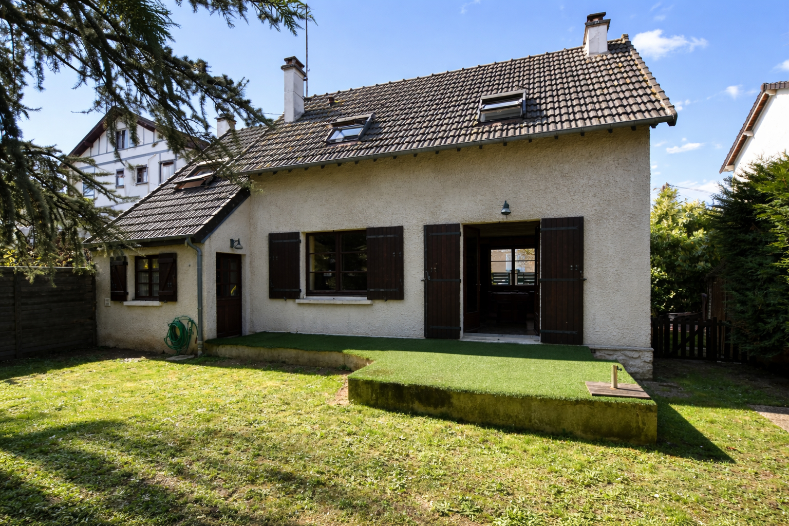Maison située à MONTESSON d&rsquo;environ 107m² au sol avec 3 chambres, garage et jardin