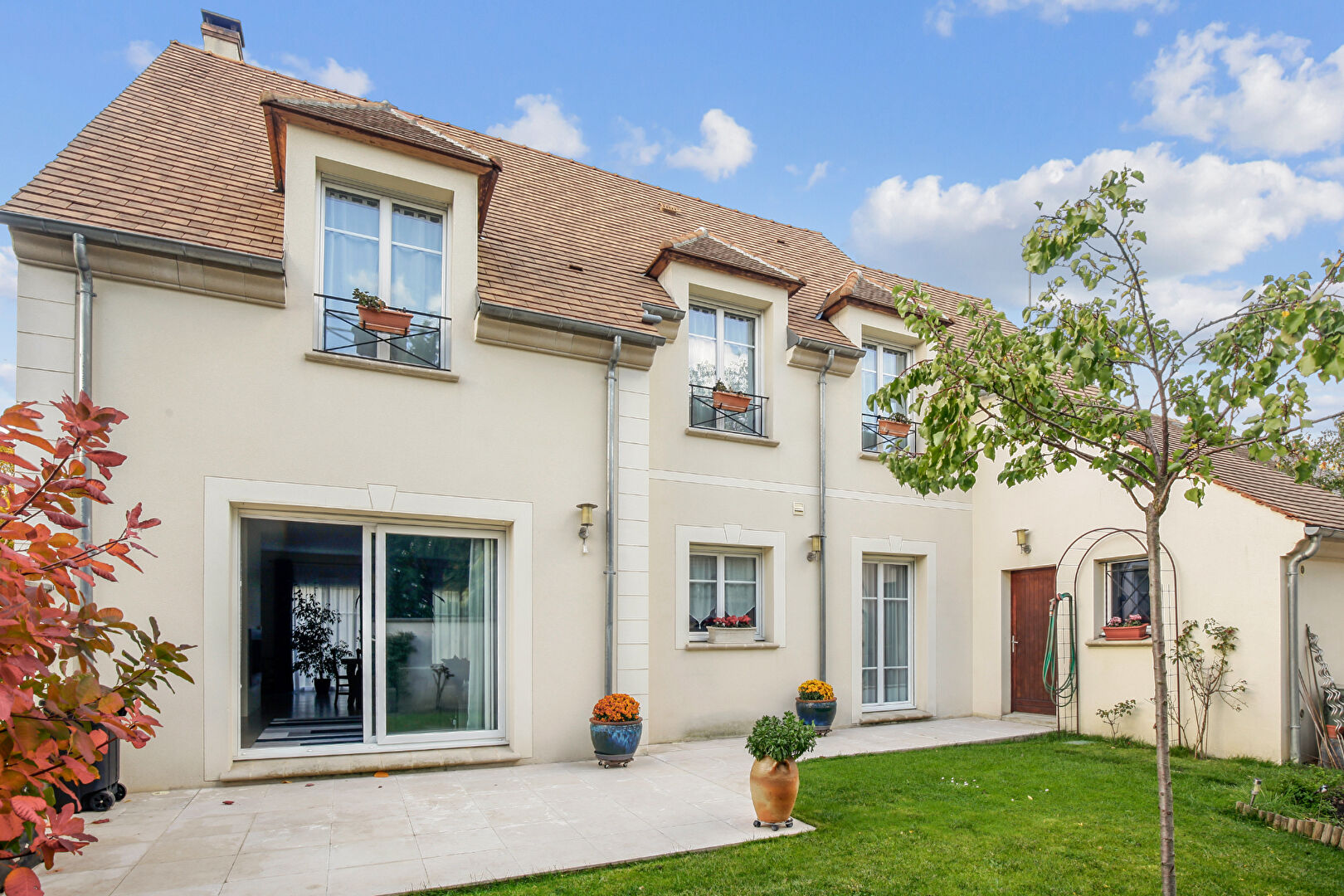 MONTESSON centre ville, maison familiale de 173 m2  au sol avec 5 chambres sur un terrain de 420 m²