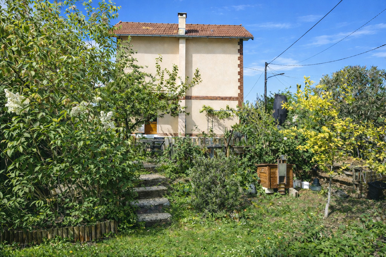 CHATOU – MAISON DE CHARME – 140 M² – TERRAIN 434 M² – DEPENDANCE AMENAGEE