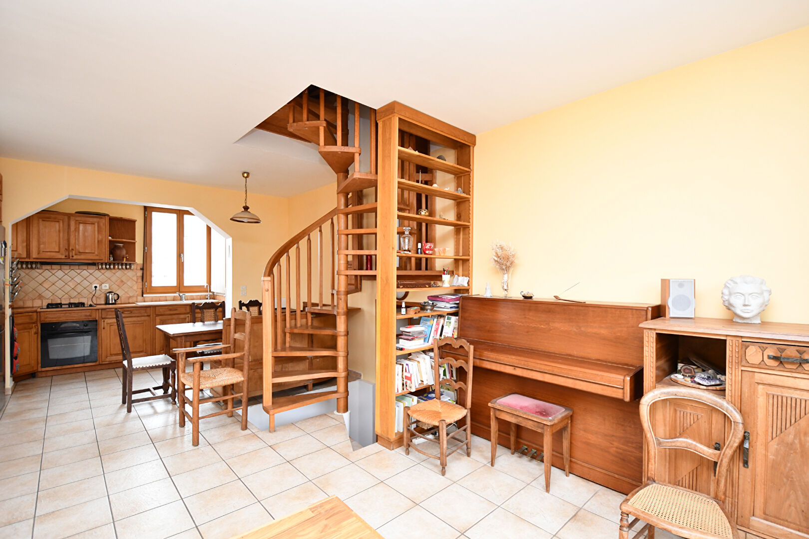 CHATOU – MAISON DE CHARME – 140 M² – TERRAIN 434 M² – DEPENDANCE AMENAGEE