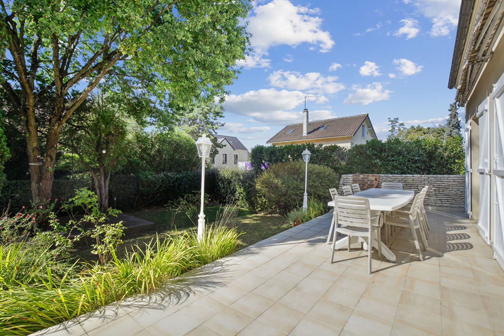 CHATOU  MAISON FAMILIALE – 5 CHAMBRES –  176 M² AU SOL – TERRAIN 795 M² – LUMINEUSE ET AU CALMEière du Vésinet