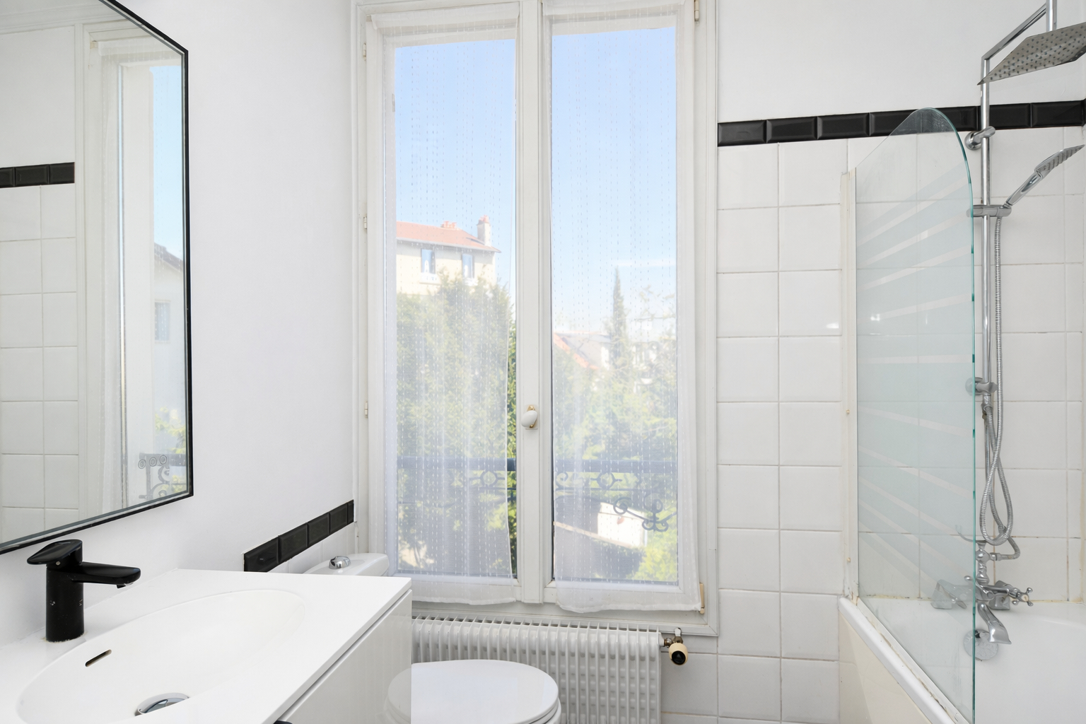 CHATOU – MAISON DE CHARME – LUMINEUSE, AU CALME SANS VIS A VIS – PROCHE DU VESINET