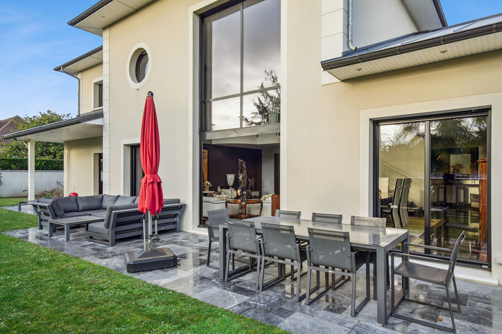 CROISSY-SUR-SEINE – MAISON CONTEMPORAINE DE 236 M² – TERRAIN  984 M² – LUMINEUSE – AU  CALME- PROCHE COMMERCES ET ECOLES
