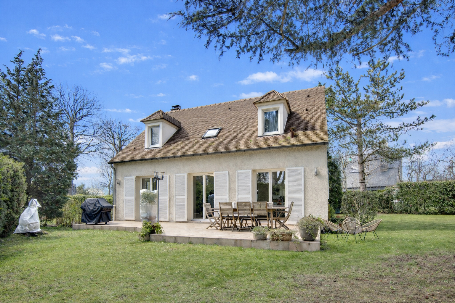 Maison située au Vésinet de 191 m² sur un terrain de 747 m² à 15 mn du RER