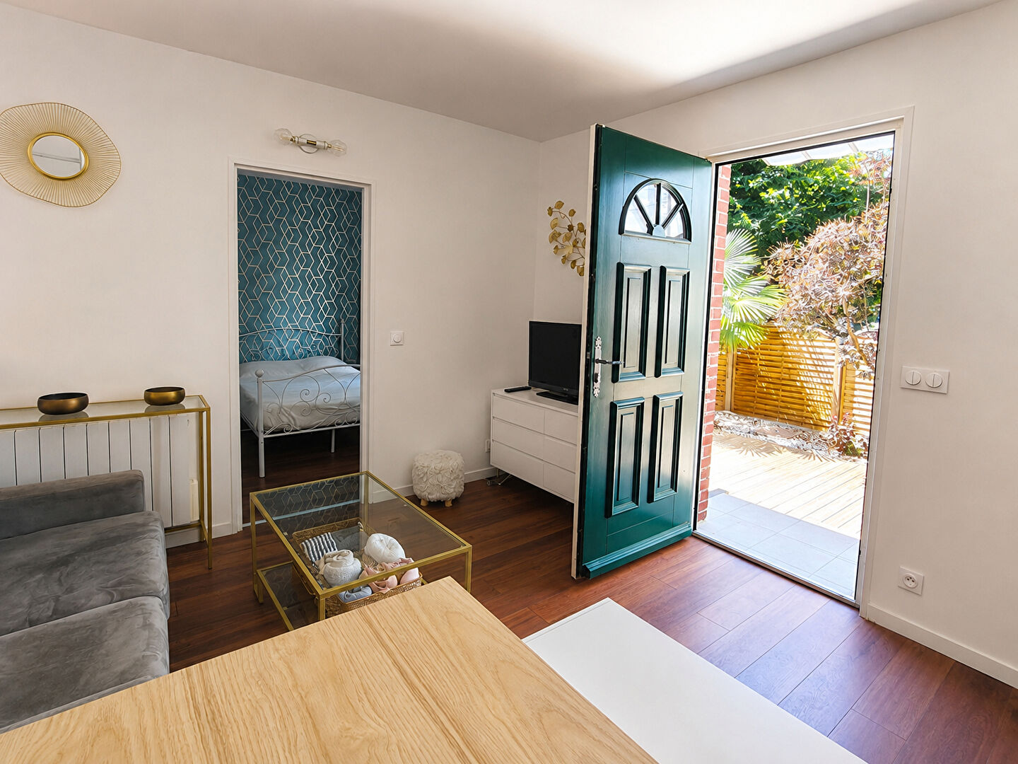 APPARTEMENT 2 PIECES AVEC TERRASSE DE 45,89 M² – 10MN RER – PARKING