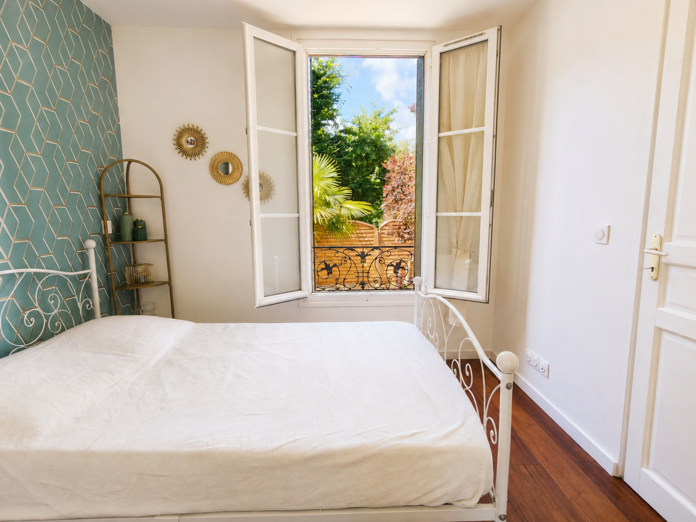 APPARTEMENT 2 PIECES AVEC TERRASSE DE 45,89 M² – 10MN RER – PARKING