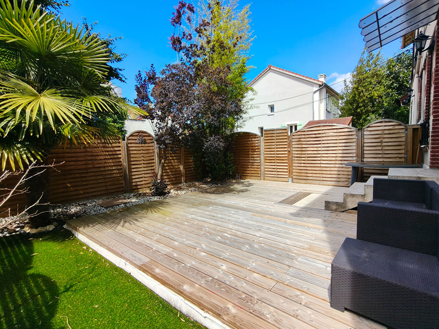 APPARTEMENT 2 PIECES AVEC TERRASSE DE 45,89 M² – 10MN RER – PARKING