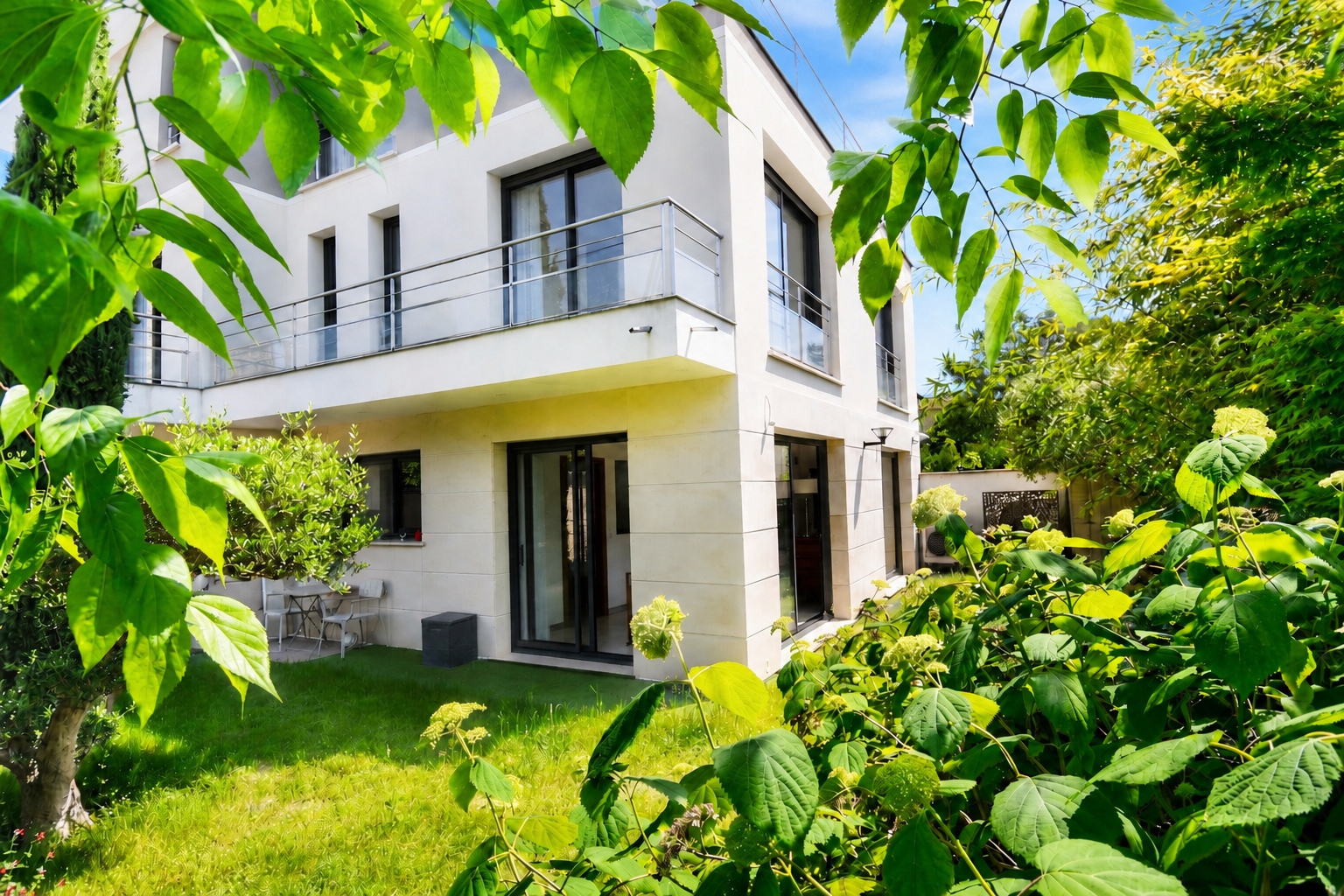 BAS DE CHATOU – 7 MN RER – VILLA CONTEMPORAINE DE 2017 – TRES BELLES PRESTATIONS