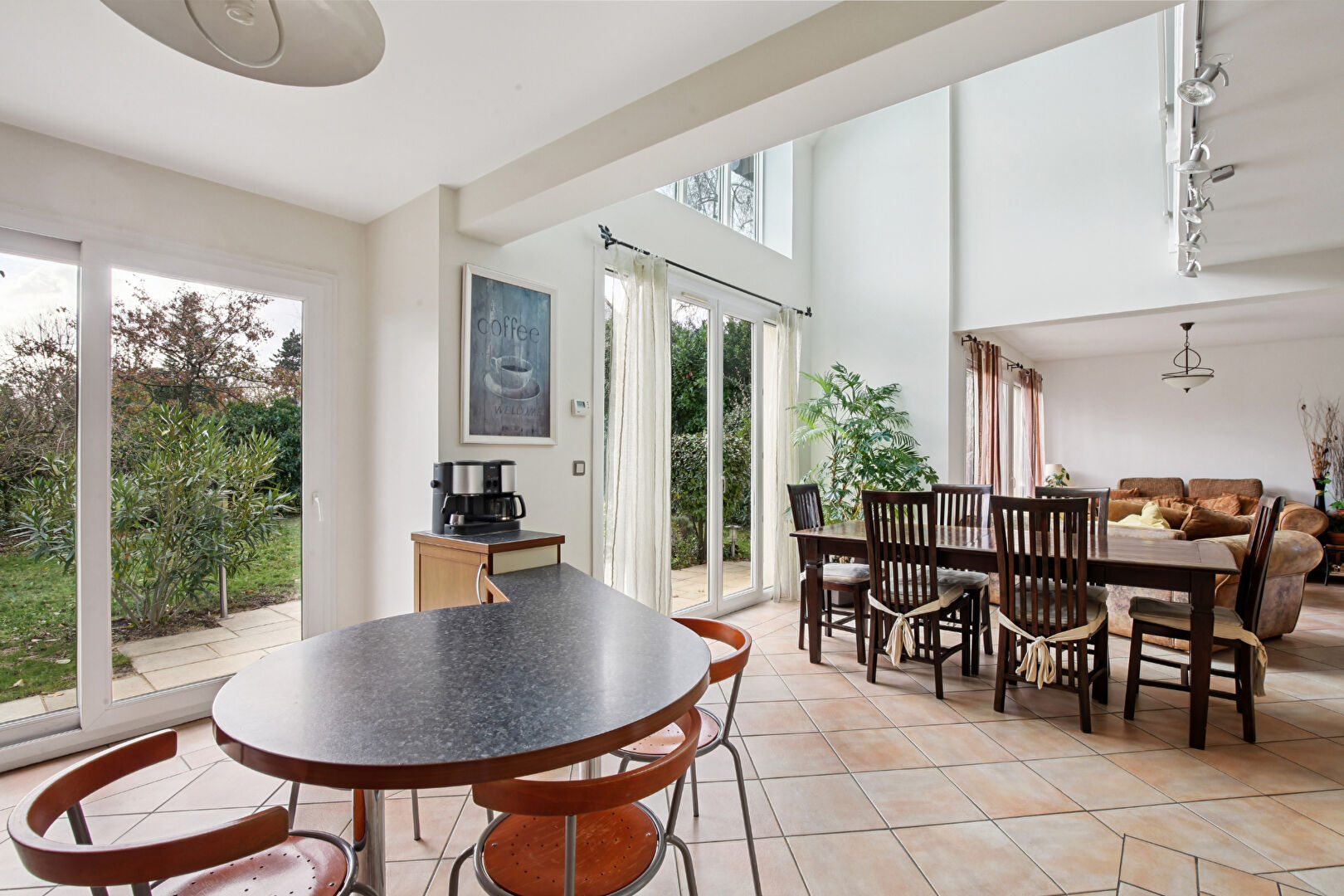 CHATOU –  EN LISIERE DU VESINET – MAISON DE 1995 – 133 M²  – 4 CHAMBRES – TERRAIN 484 M² –  LUMINEUSE  AU CALME
