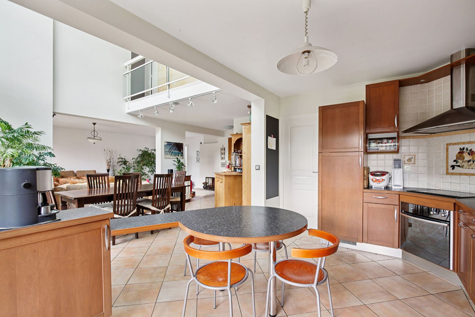CHATOU –  EN LISIERE DU VESINET – MAISON DE 1995 – 133 M²  – 4 CHAMBRES – TERRAIN 484 M² –  LUMINEUSE  AU CALME