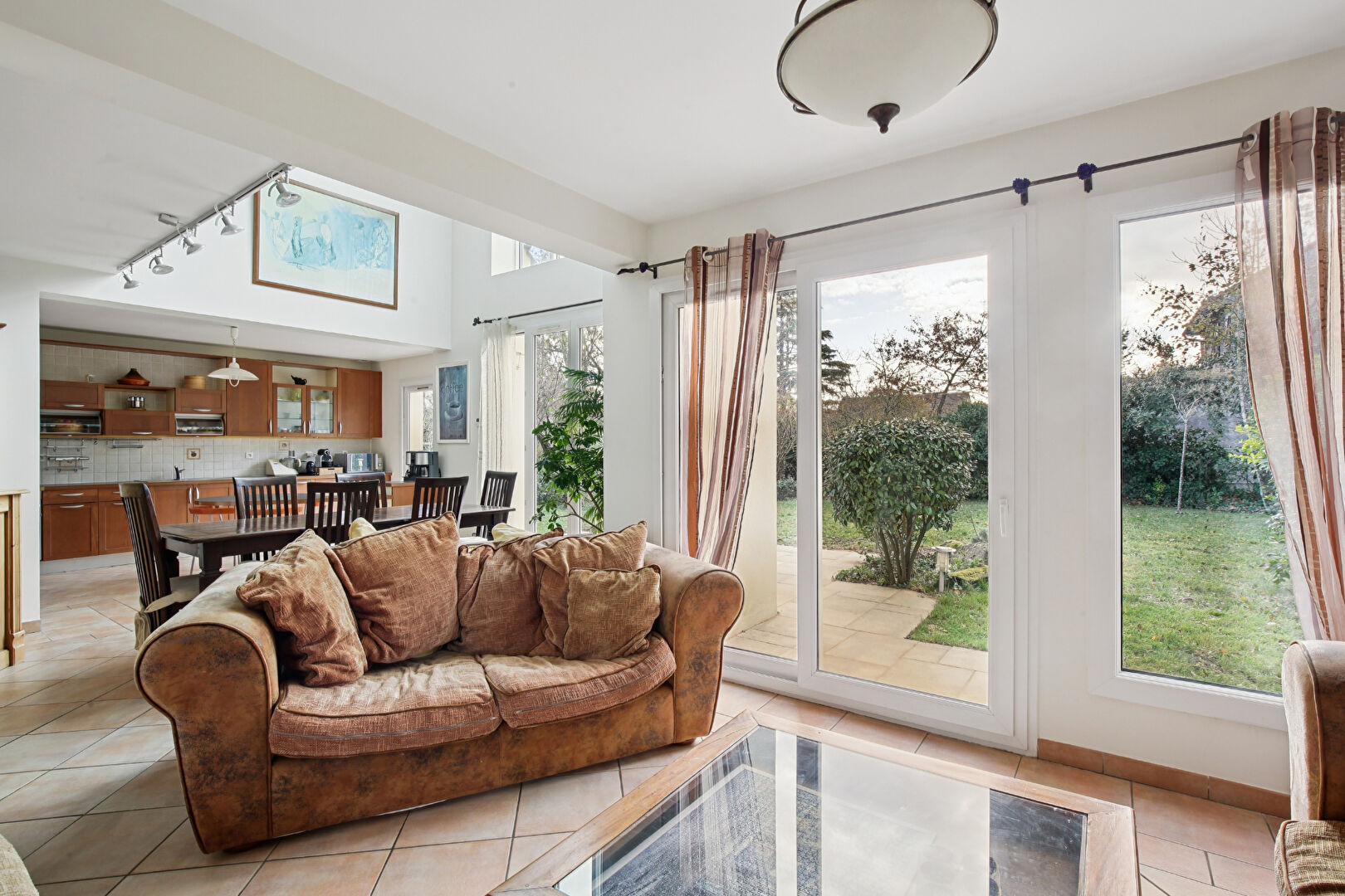 CHATOU –  EN LISIERE DU VESINET – MAISON DE 1995 – 133 M²  – 4 CHAMBRES – TERRAIN 484 M² –  LUMINEUSE  AU CALME