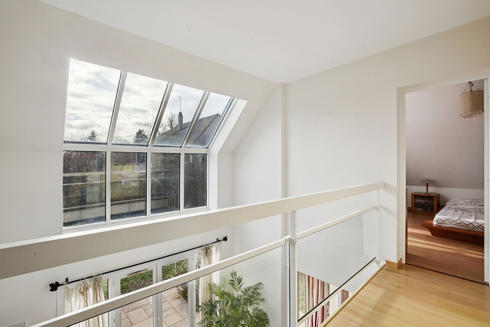CHATOU –  EN LISIERE DU VESINET – MAISON DE 1995 – 133 M²  – 4 CHAMBRES – TERRAIN 484 M² –  LUMINEUSE  AU CALME