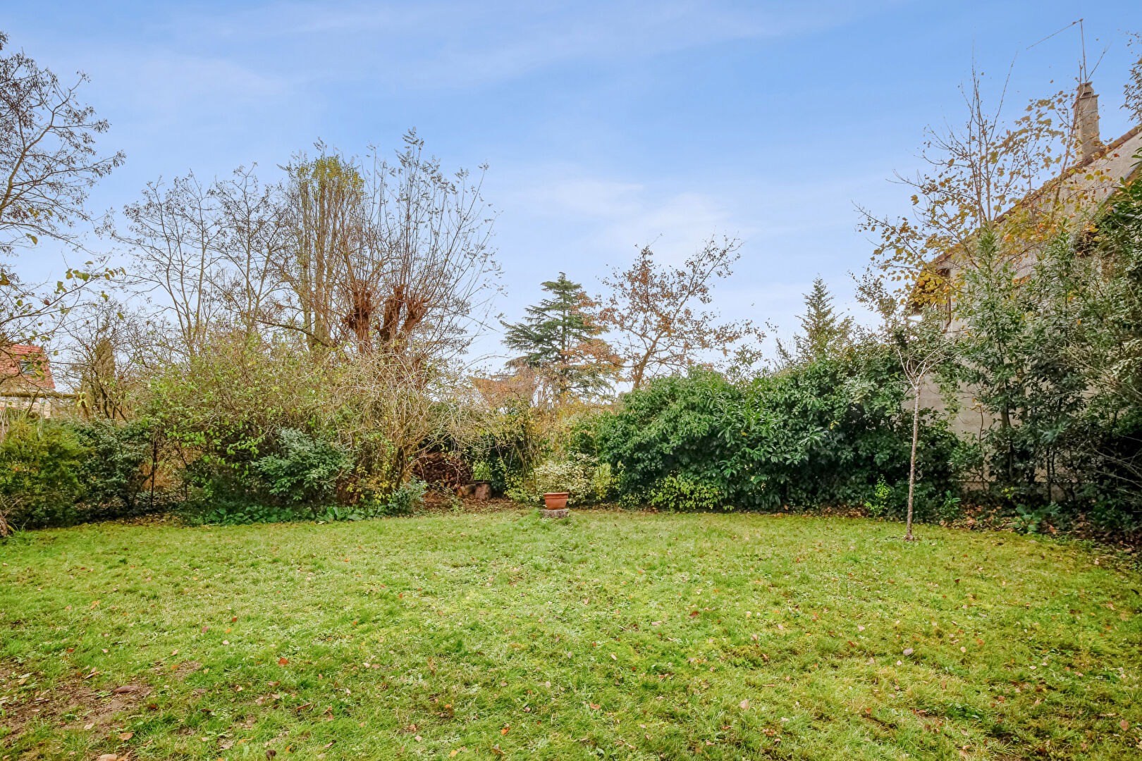 CHATOU –  EN LISIERE DU VESINET – MAISON DE 1995 – 133 M²  – 4 CHAMBRES – TERRAIN 484 M² –  LUMINEUSE  AU CALME