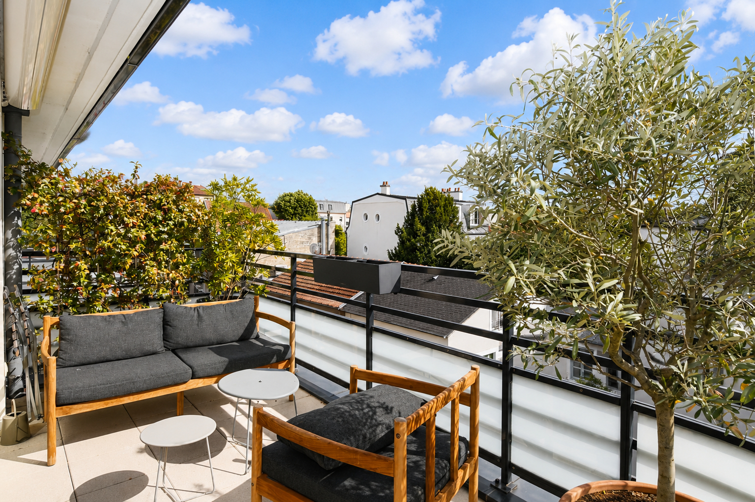 APPARTEMENT 3 PIECES « Villa Sylvia  » – TERRASSE – HYPER CENTRE – 3 MN RER
