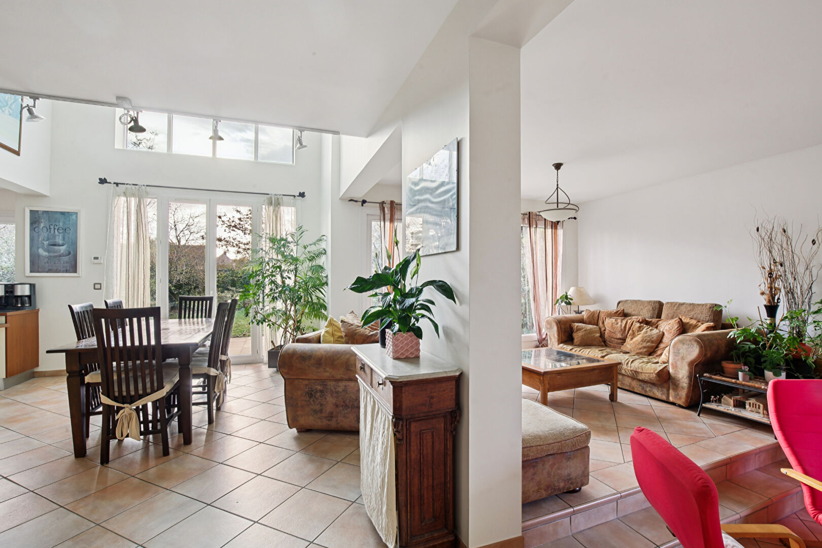 CHATOU –  EN LISIERE DU VESINET – MAISON DE 1995 – 133 M²  – 4 CHAMBRES – TERRAIN 484 M² –  LUMINEUSE  AU CALME
