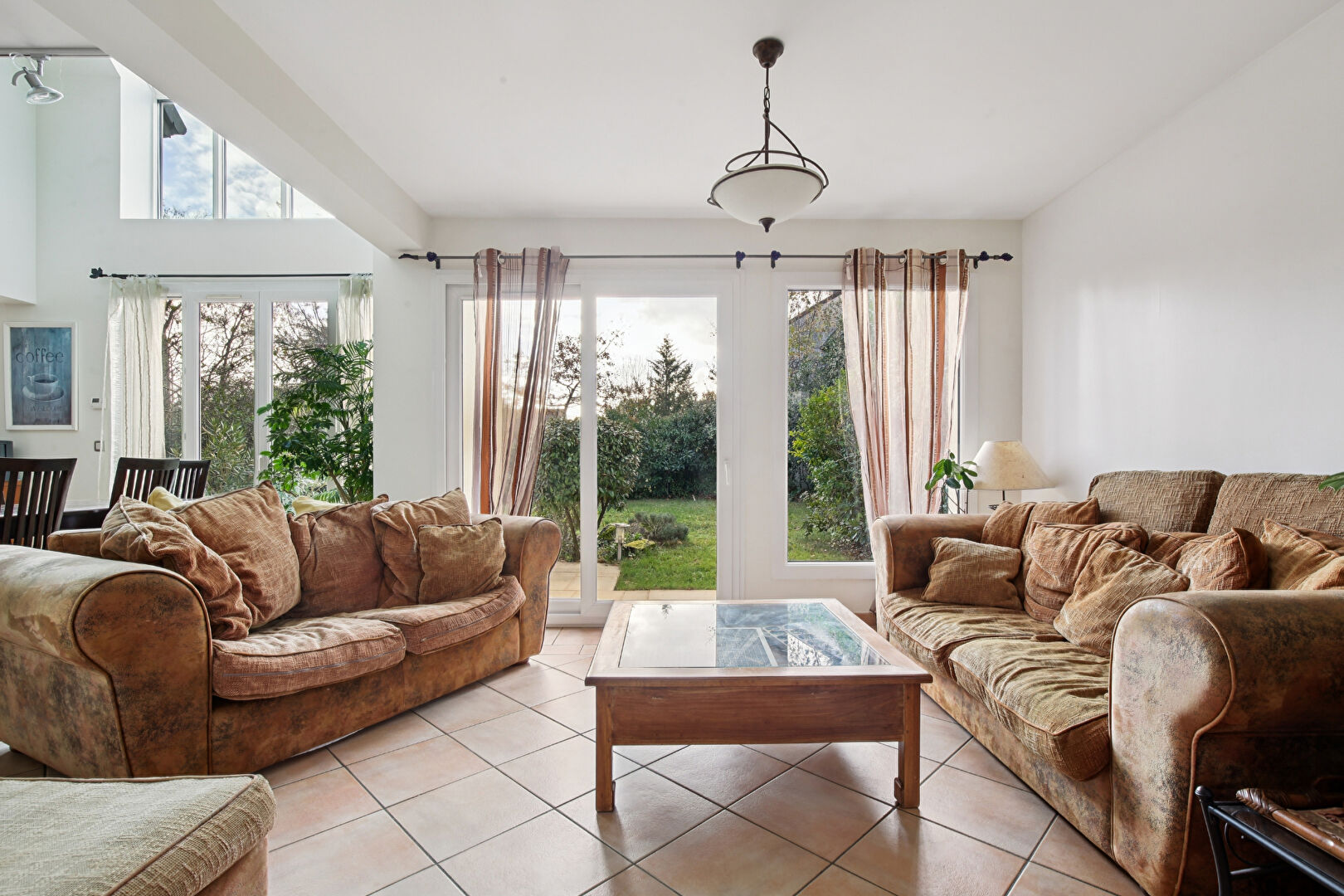 CHATOU –  EN LISIERE DU VESINET – MAISON DE 1995 – 133 M²  – 4 CHAMBRES – TERRAIN 484 M² –  LUMINEUSE  AU CALME