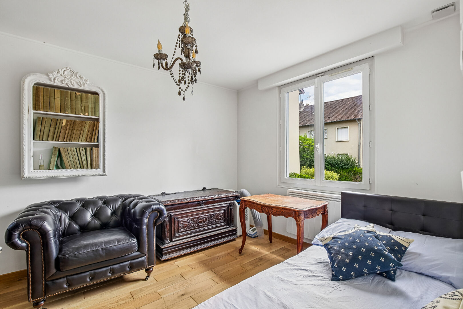 LE PECQ, maison de 215 M2 au sol sur 347 M2 de terrain