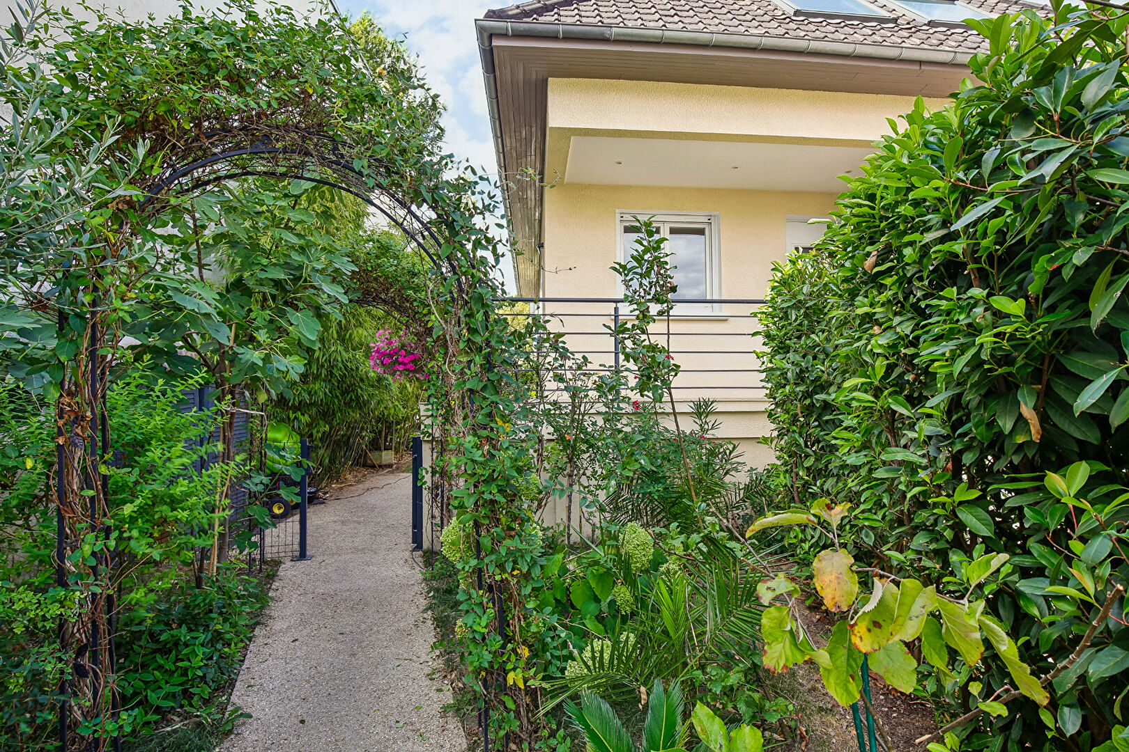 LE PECQ, maison de 215 M2 au sol sur 347 M2 de terrain