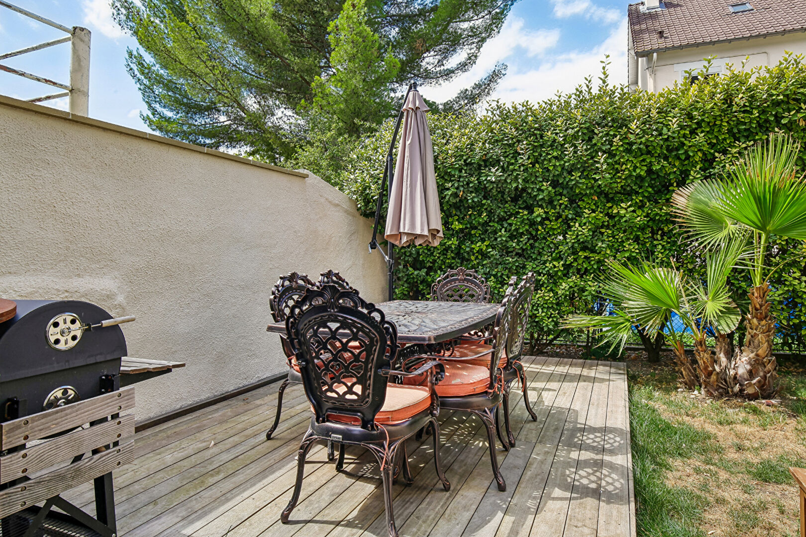 LE PECQ, maison de 215 M2 au sol sur 347 M2 de terrain