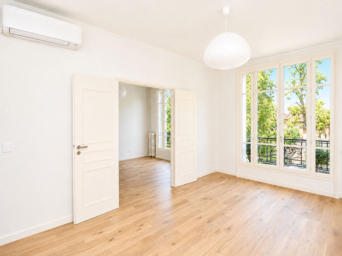 LE VESINET CENTRE – 5 MN RER – APPARTEMENT 82 m²  CLIMATISE – 2 CHAMBRES – CAVE